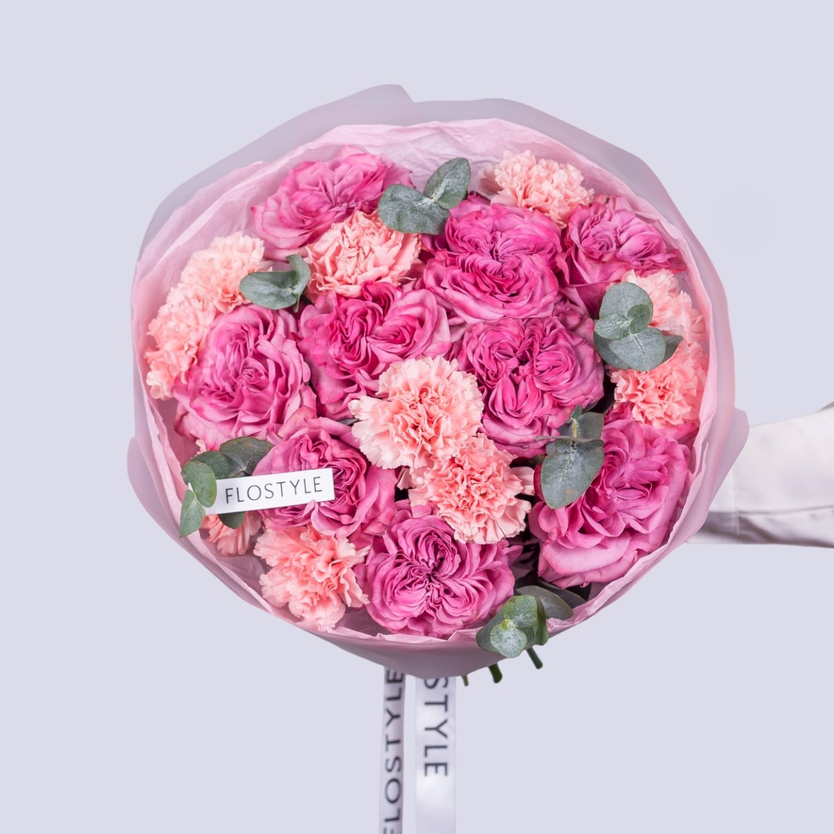 buket s rozami i diantusami 6